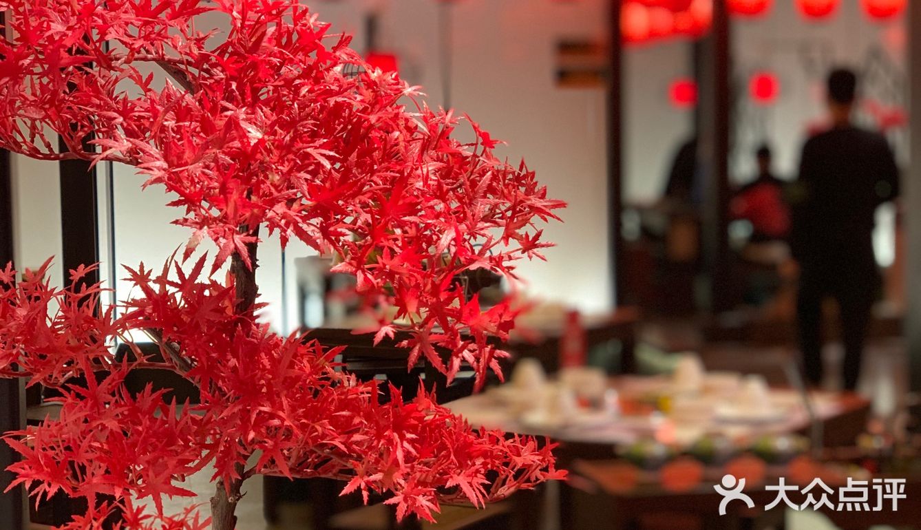 拜托小心点，别把牛油滴到邓伦脸上