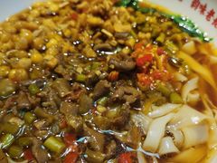 泡椒鸡杂米粉-呷佬·长沙手工米粉(金沙江路店)
