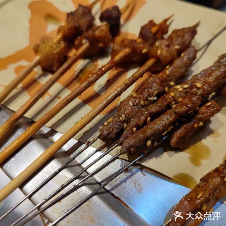        万象城湖边的撸串打卡地 坐在窗边可以看