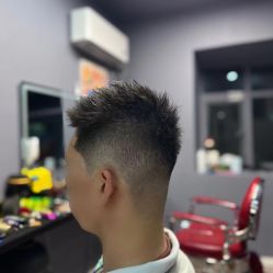 -15C7 男士理发馆 烫染专业店