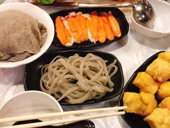 -鲜入围煮花胶鸡海鲜火锅