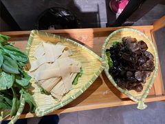 -聚汇三少·龙虾·中餐厅(莫邪路新天地店)