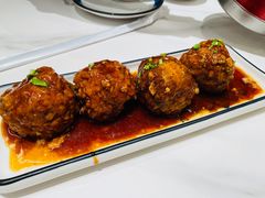 鸭蛋黄狮子头-梅飞酒家(名辉豪庭店)