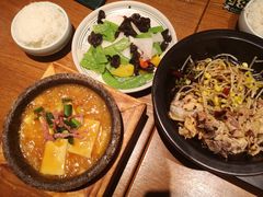 -云海肴·汽锅鸡·云南菜(天山百盛优客店)