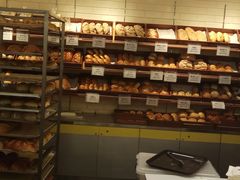 面包甜点陈列柜-老佛爷饼店