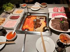 -海底捞火锅鲜切牛肉主题店(长寿路店)