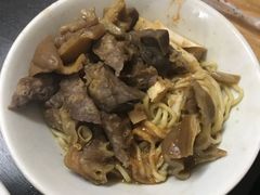 -松树干拌面店