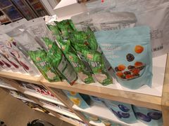 -名创优品(北京新中关购物中心地铁层店)