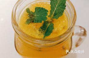 Frozen Hand-Beaten Lemon Passion Fruit Tea