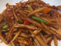 -阿瓦山寨·湘菜现炒·剁椒鱼头王(咸阳总店)