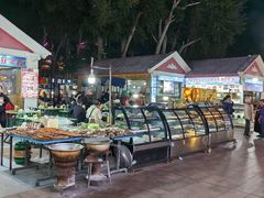 -布尔津河堤夜市