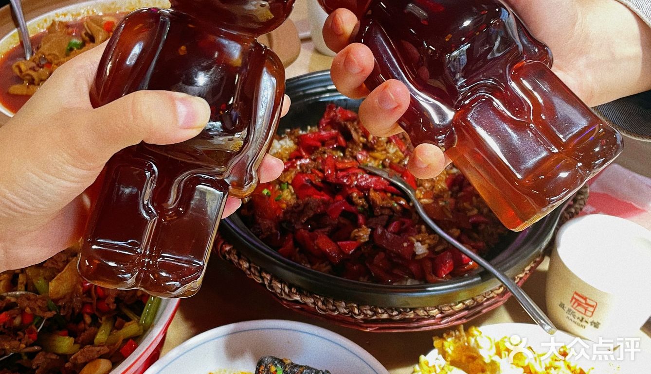 对的地点 遇见对的你 吃黑色经典臭豆腐 匠熙没白来❗️