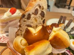 面包篮-Dough&Joe团憩(瑞虹天地月亮湾店)