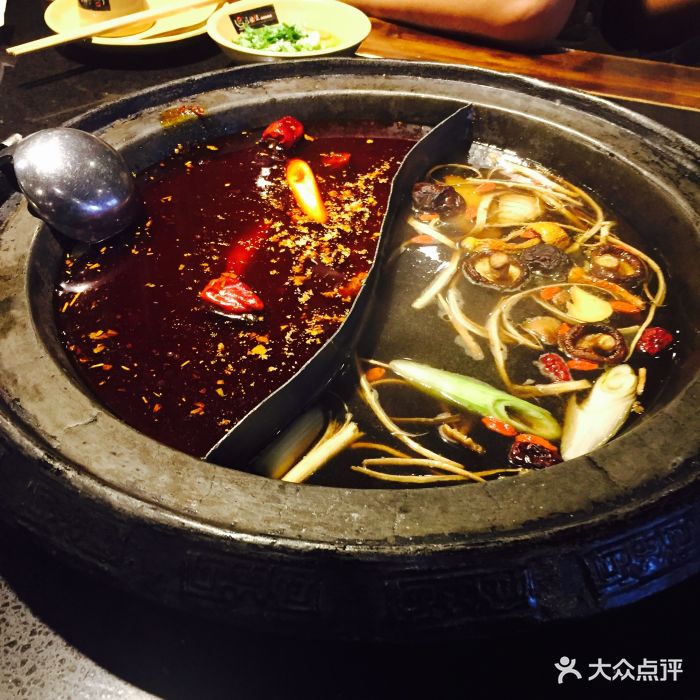 唇辣号重庆老火锅(苏州街店)私厨菌汤鸳鸯图片 - 第1张
