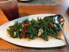 -Chom Cafe and Restaurant