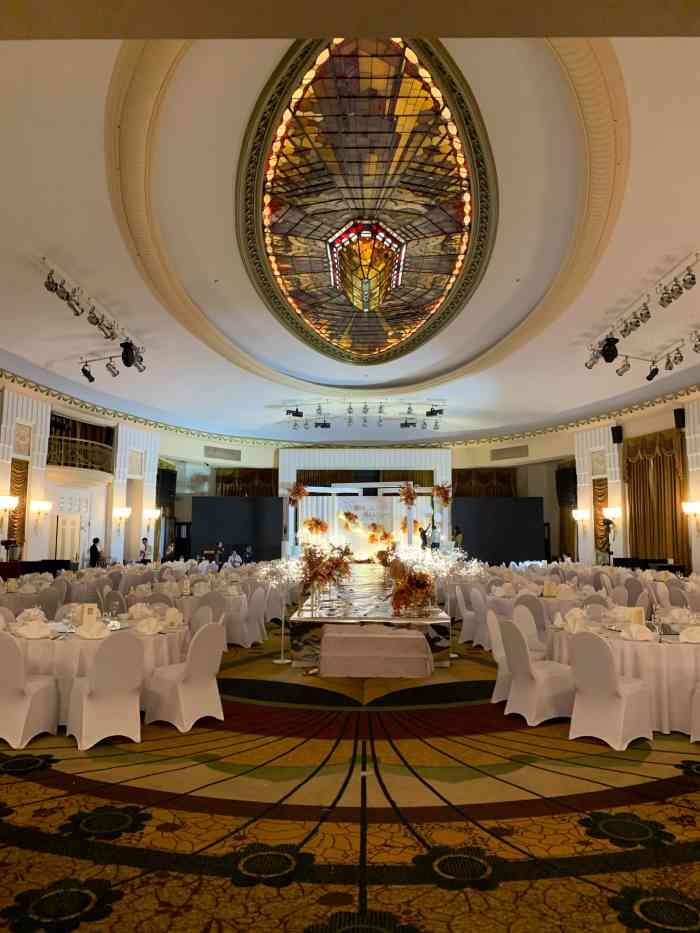 花园饭店百花厅-"朋友结婚,来这里办婚宴!很可惜下雨没有.