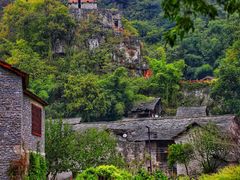 -高荡千年布依古寨旅游景区