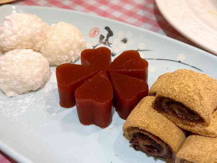 本来想吃南来顺小吃,但是中午人太多,椅子也不方便小孩子做,于是选择