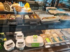 面包甜点陈列柜-星巴克(深圳欢乐颂店)