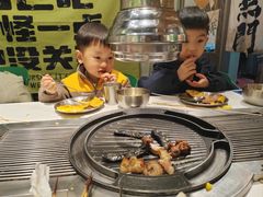 -山野的朋友露营炭火烤肉