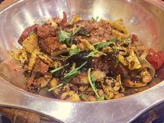 -愉肴麻辣香锅(中山路店)