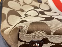 -爱革·奢品·鞋包·衣物·家居(金桥国际商业广场店)