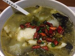 -渝是乎酸菜鱼(龙旗购物中心店)