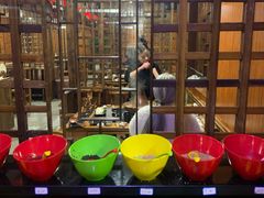 自助调料区-果松木炭酸菜铜火锅·外婆参鸡汤