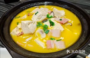 Braised Pork Belly and Tofu in Clay Pot