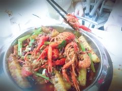 -凤凰路何眼镜香辣蟹(花果园店)
