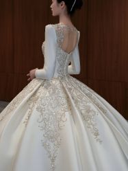 -不晚国际婚纱礼服