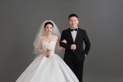 -雪中彩影婚纱摄影·微光艺术中心