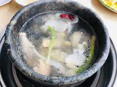 -墨脱石锅椰子鸡•香草鸭•东山羊(大东海店)