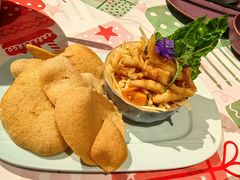 凤爪青木瓜沙律拼泰国龙虾片-蕉叶·广州明星泰国菜(黑金冠保利广场店)