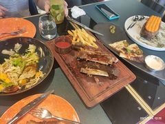 香烤肋排配梅子酱-鼎鼎西餐厅