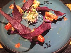 煎虾配紫薯泥薯片及姜味柠檬汁-AZUL by FUEL蓝色·法式酒馆(琶醍店)