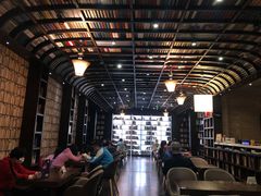 -钟书阁(松江泰晤士小镇店)