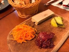 No1&nbsp;自家鹅肝酱配酸菜和冈冈法棍-羽深肉铺 Steak & Wine
