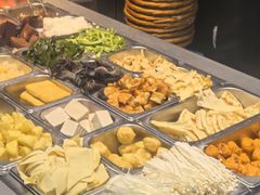 -愉肴麻辣香锅(中山路店)