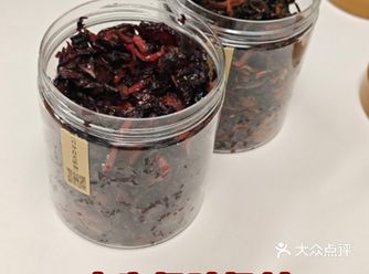 #城市向导官蜜饯是我最爱喜爱的甜食，其主要原料是水果