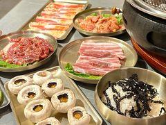 -围炉肉舍•炭烤活鳗•丹东海鲜烤肉(步行街店)