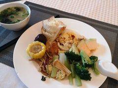 -凤冠假日酒店自助餐