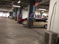 -新荟城购物中心-停车场
