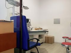 -西南眼镜·蔡司·依视路战略合作店(南街店)