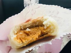 蛋黄肉松月饼-长发西饼(临顿路店)