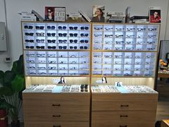 -天空之镜眼镜店蔡司依视路配镜授权零售店(望京颐堤港店)