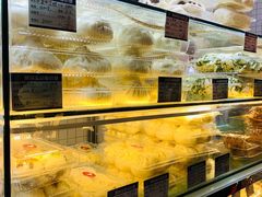 面包甜点陈列柜-白玉兰食品甜凤店(合生汇店)