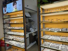 -优医视平价眼镜蔡司依视路折扣工厂店(十里堡店)