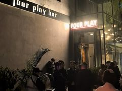 -FOUR PLAY BAR