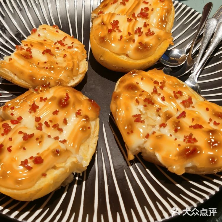 第一次来总体感觉可以！菜品摆盘还算精致，辣酒浸花螺感